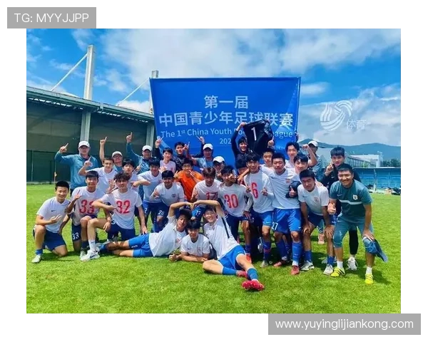 上海足球队转型之路揭秘：从选拔赛到职业联赛的蜕变与挑战