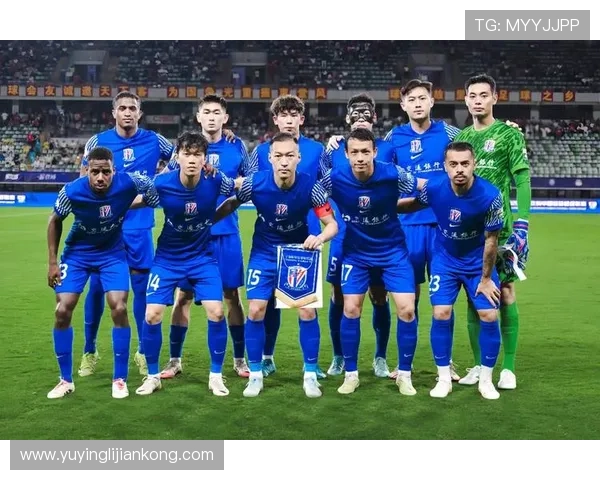 上海足球队积分榜领先以52分稳居第一名争夺锦标赛冠军