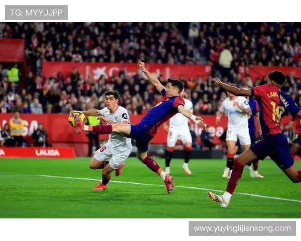 五位足球明星身着制服的精彩瞬间展现他们的风采与魅力