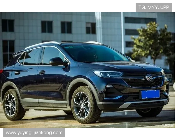 足球明星发型新潮流方便面卷引领时尚风潮成年轻人追捧的热门选择