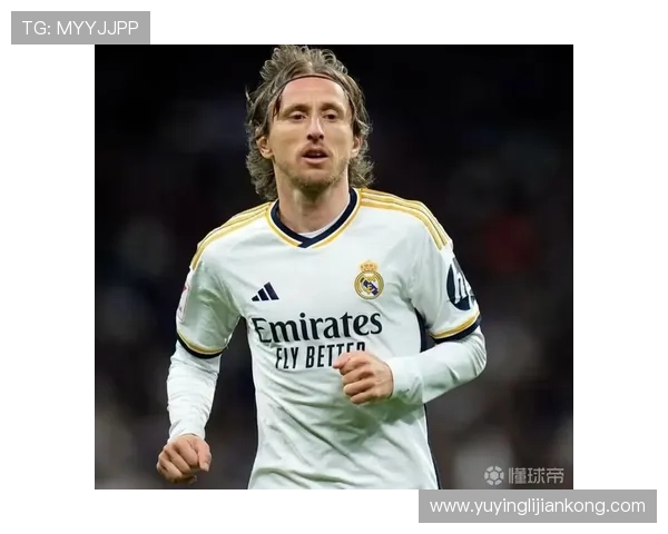 足球明星资料卡全面解析：从成就到个人生活的深度剖析